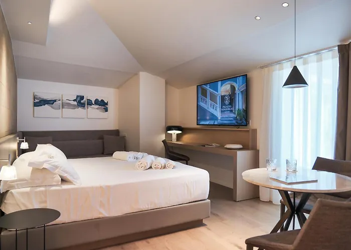 מלון Palazzo Sangiorgio 5*